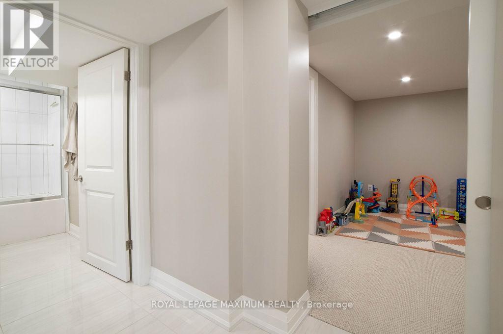 76 Langholm Drive, Toronto, Ontario  M3M 2R8 - Photo 30 - W12425690