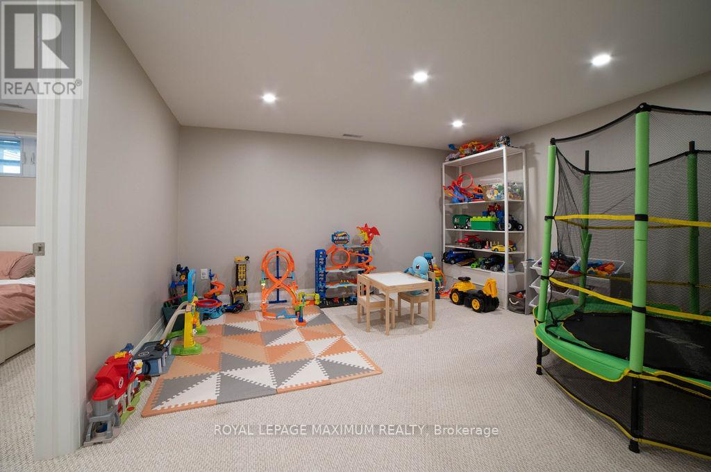 76 Langholm Drive, Toronto, Ontario  M3M 2R8 - Photo 31 - W12425690