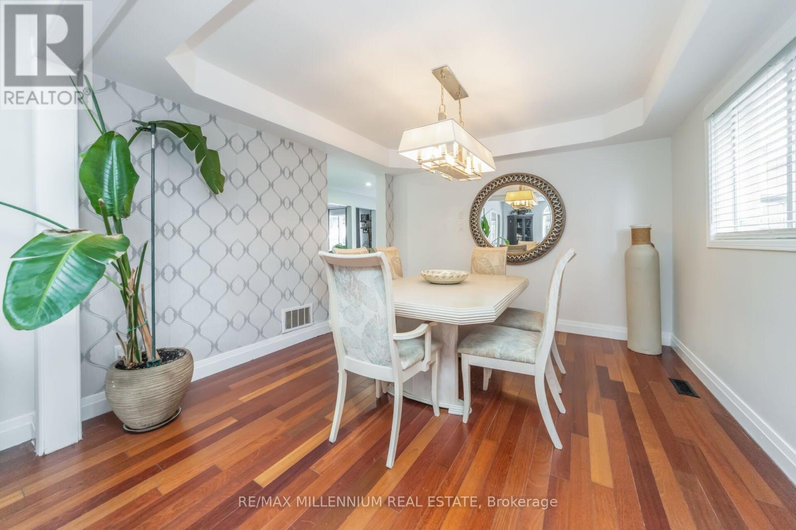 6881 Forest Park Drive, Mississauga, Ontario  L5N 6X7 - Photo 9 - W12425713