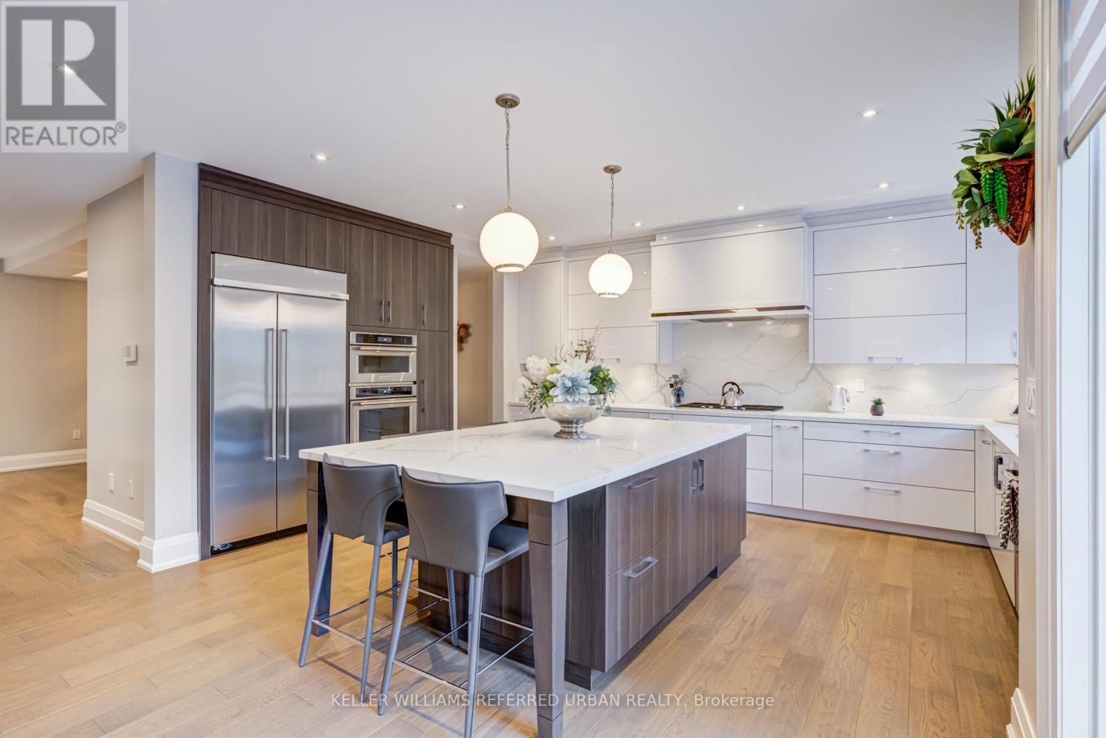 1376 Applewood Road, Mississauga, Ontario  L5E 2M1 - Photo 11 - W12425720