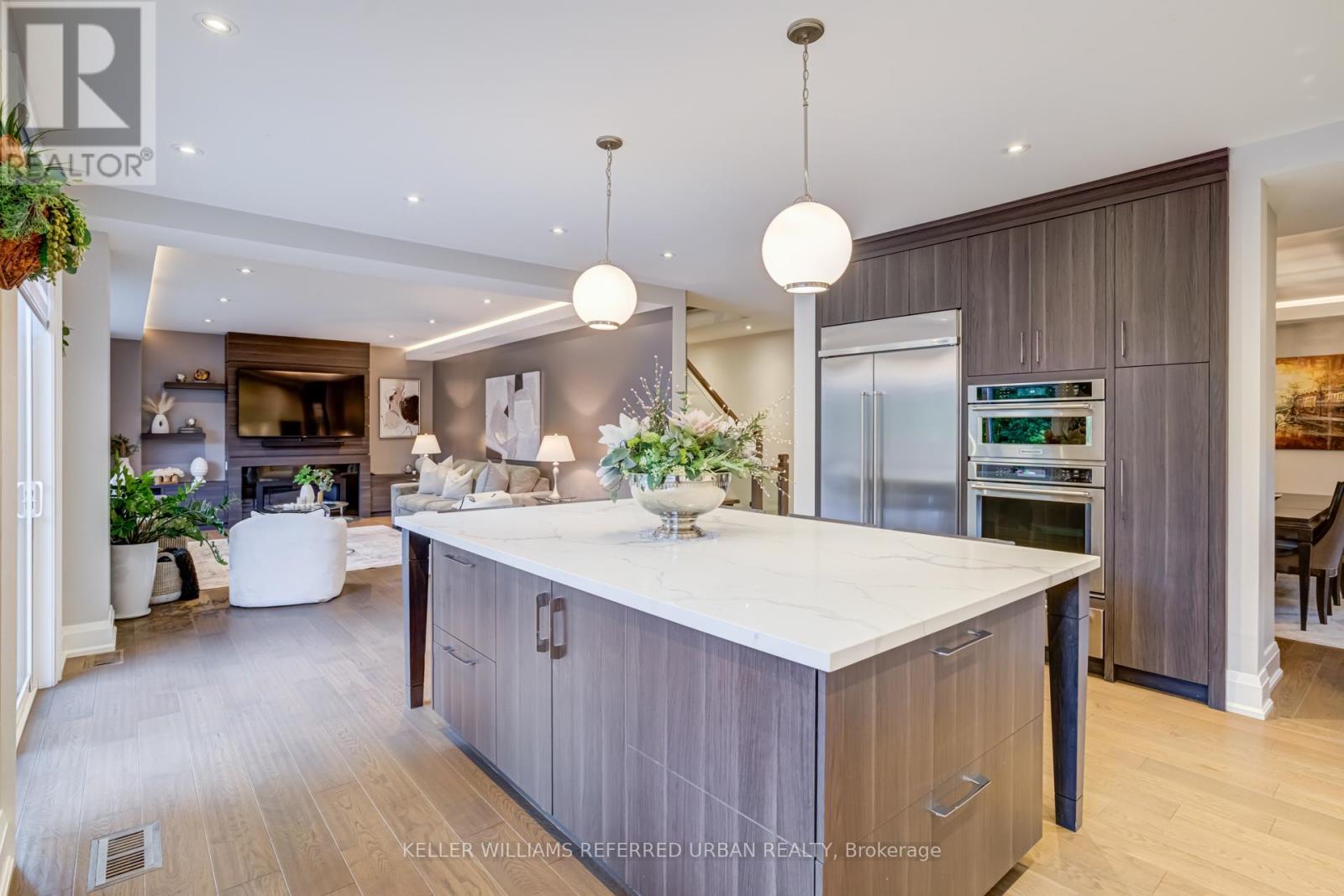 1376 Applewood Road, Mississauga, Ontario  L5E 2M1 - Photo 13 - W12425720