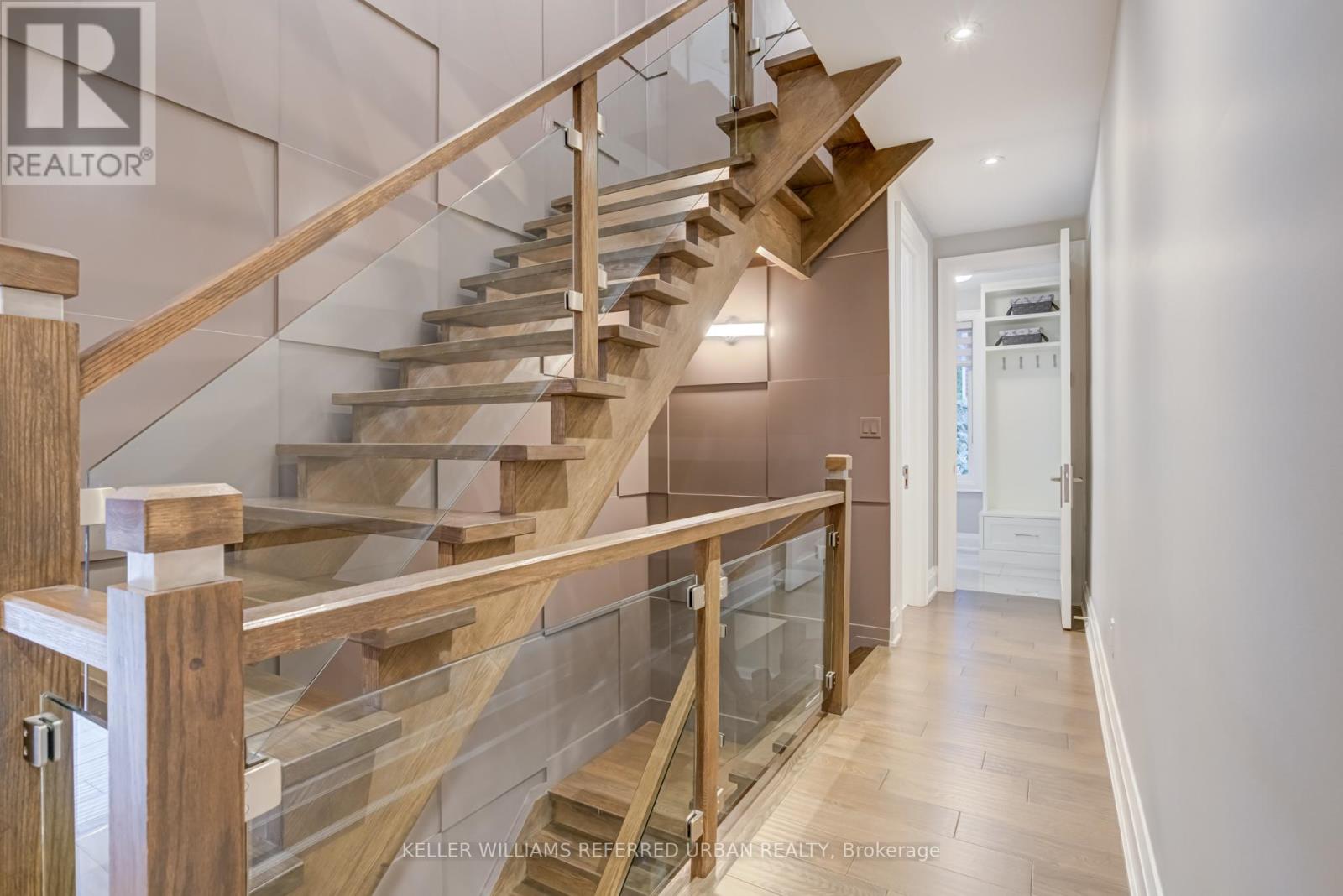 1376 Applewood Road, Mississauga, Ontario  L5E 2M1 - Photo 18 - W12425720