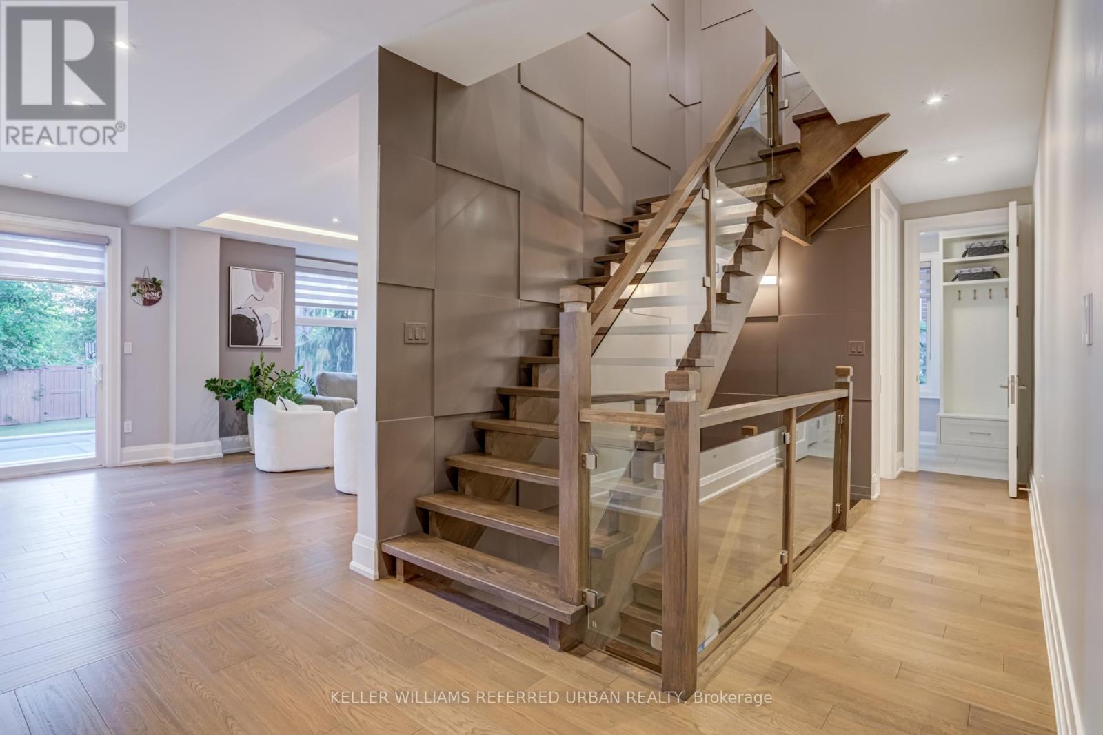 1376 Applewood Road, Mississauga, Ontario  L5E 2M1 - Photo 21 - W12425720