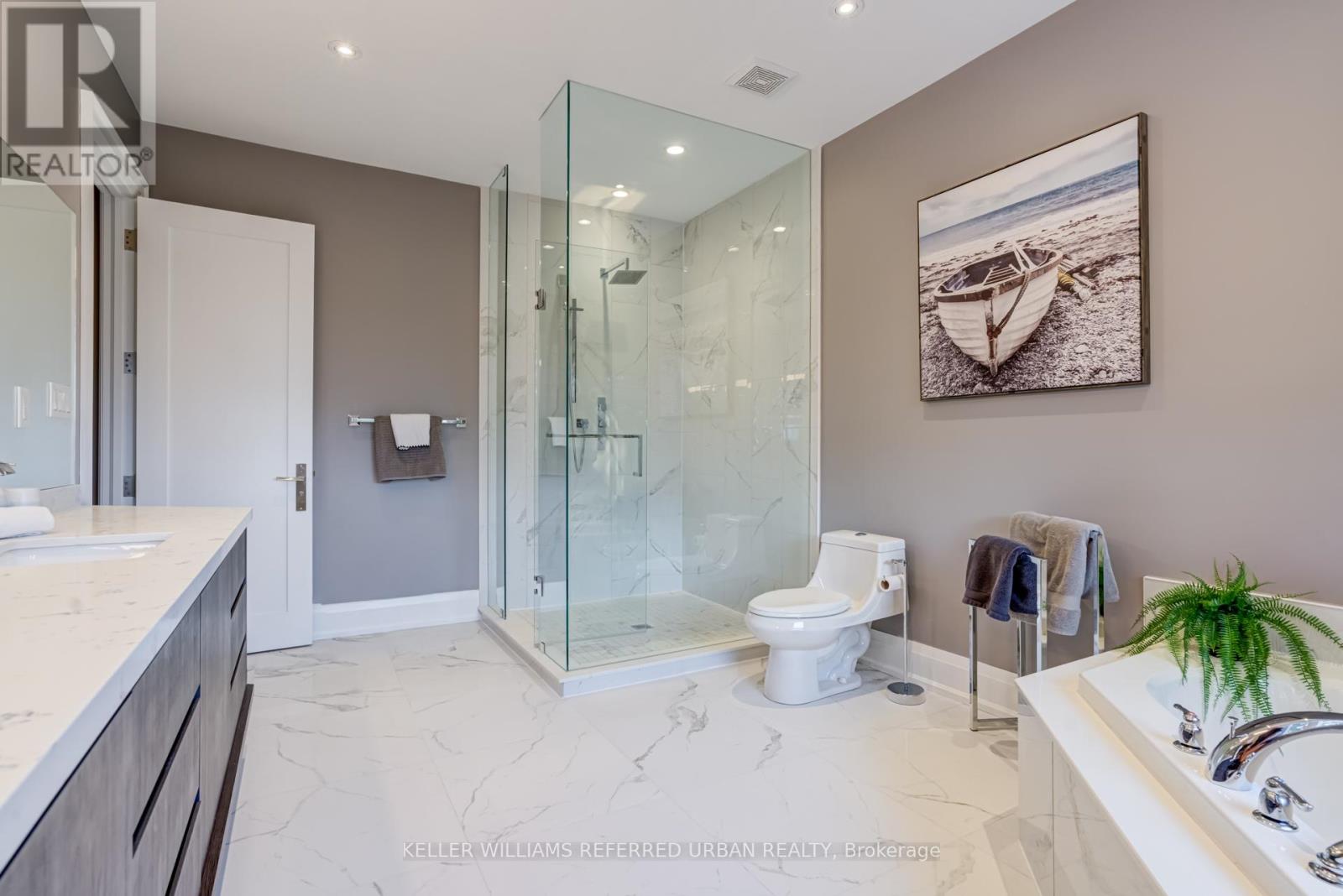 1376 Applewood Road, Mississauga, Ontario  L5E 2M1 - Photo 26 - W12425720