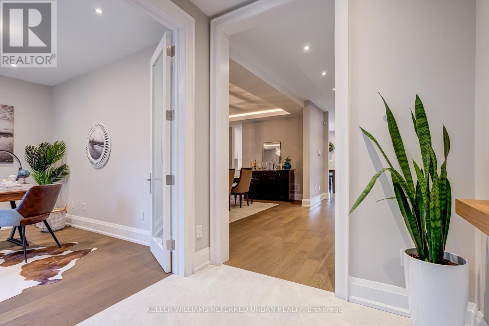 1376 Applewood Road, Mississauga, Ontario  L5E 2M1 - Photo 5 - W12425720