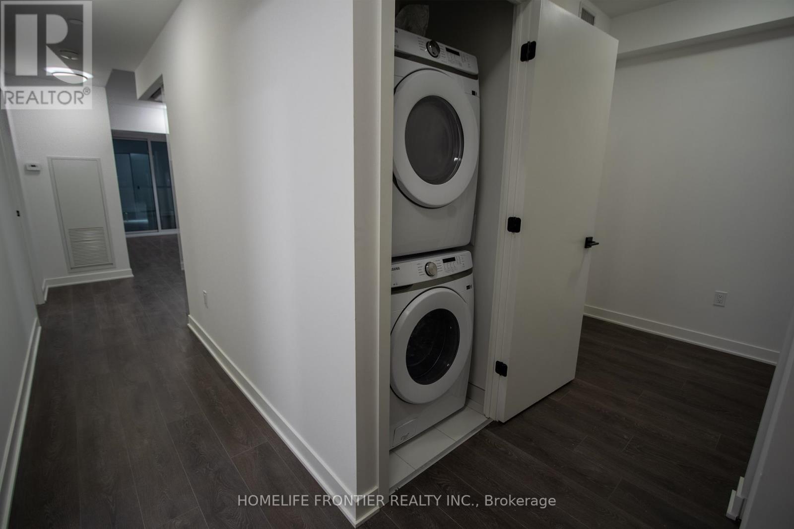 211 - 36 Zorra Street, Toronto, Ontario  M8Z 4Z7 - Photo 3 - W12425726