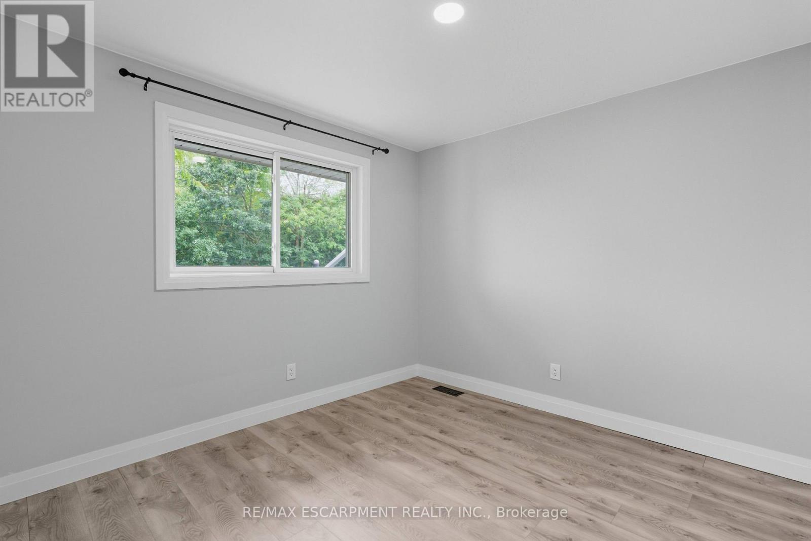 278 Purnell Place, Burlington, Ontario  L7L 4N2 - Photo 15 - W12425729
