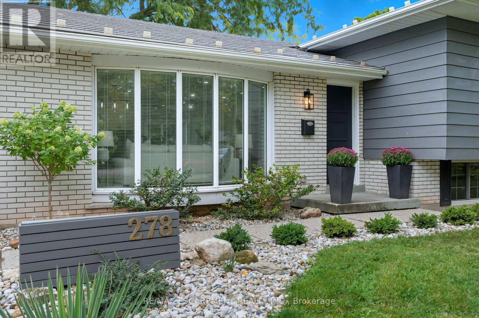 278 Purnell Place, Burlington, Ontario  L7L 4N2 - Photo 4 - W12425729