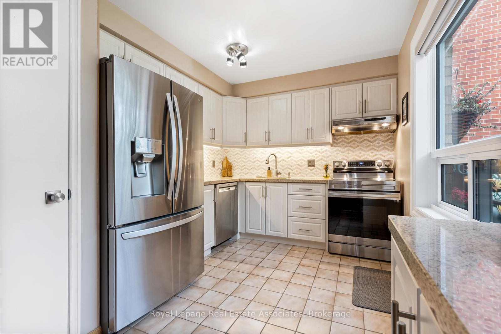 449 Mallorytown Avenue, Mississauga, Ontario  L4Z 2M8 - Photo 12 - W12425745