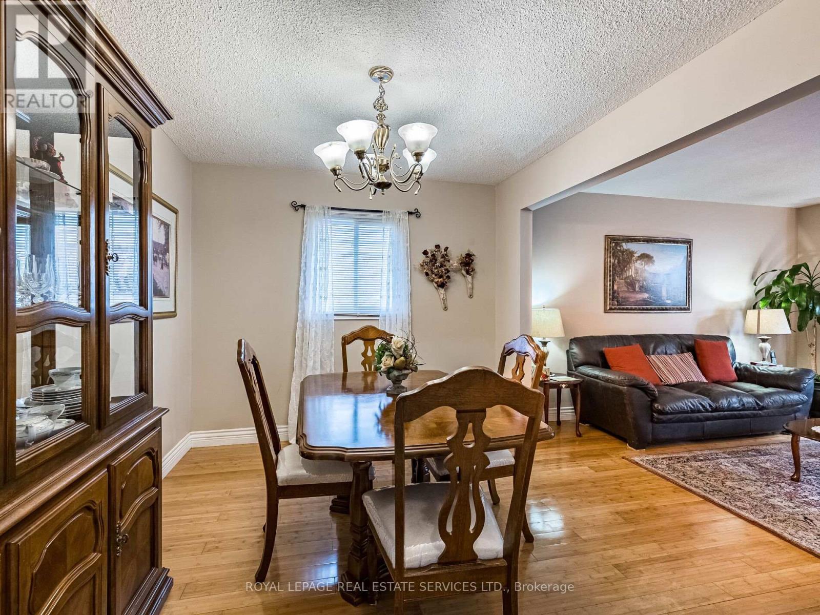 77 Martindale Crescent, Brampton, Ontario  L6X 2T8 - Photo 10 - W12425752