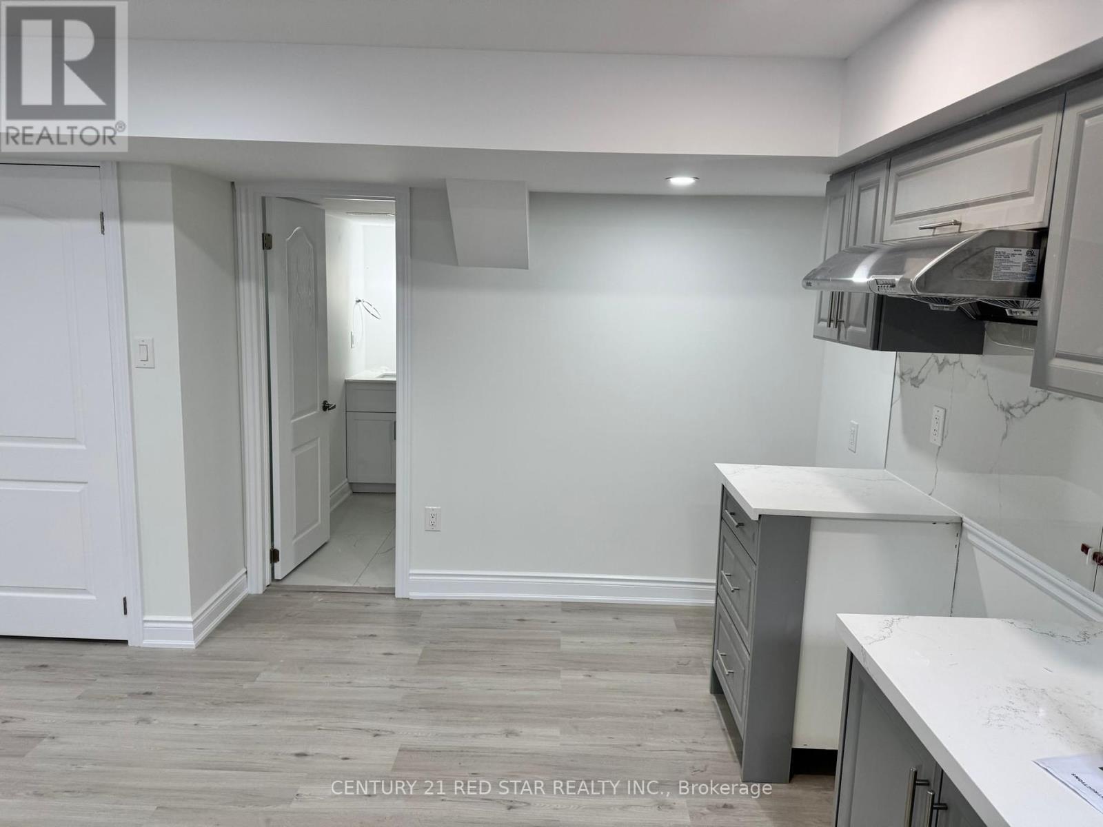 1 Goodview Drive, Brampton, Ontario  L6R 4C5 - Photo 4 - W12425759
