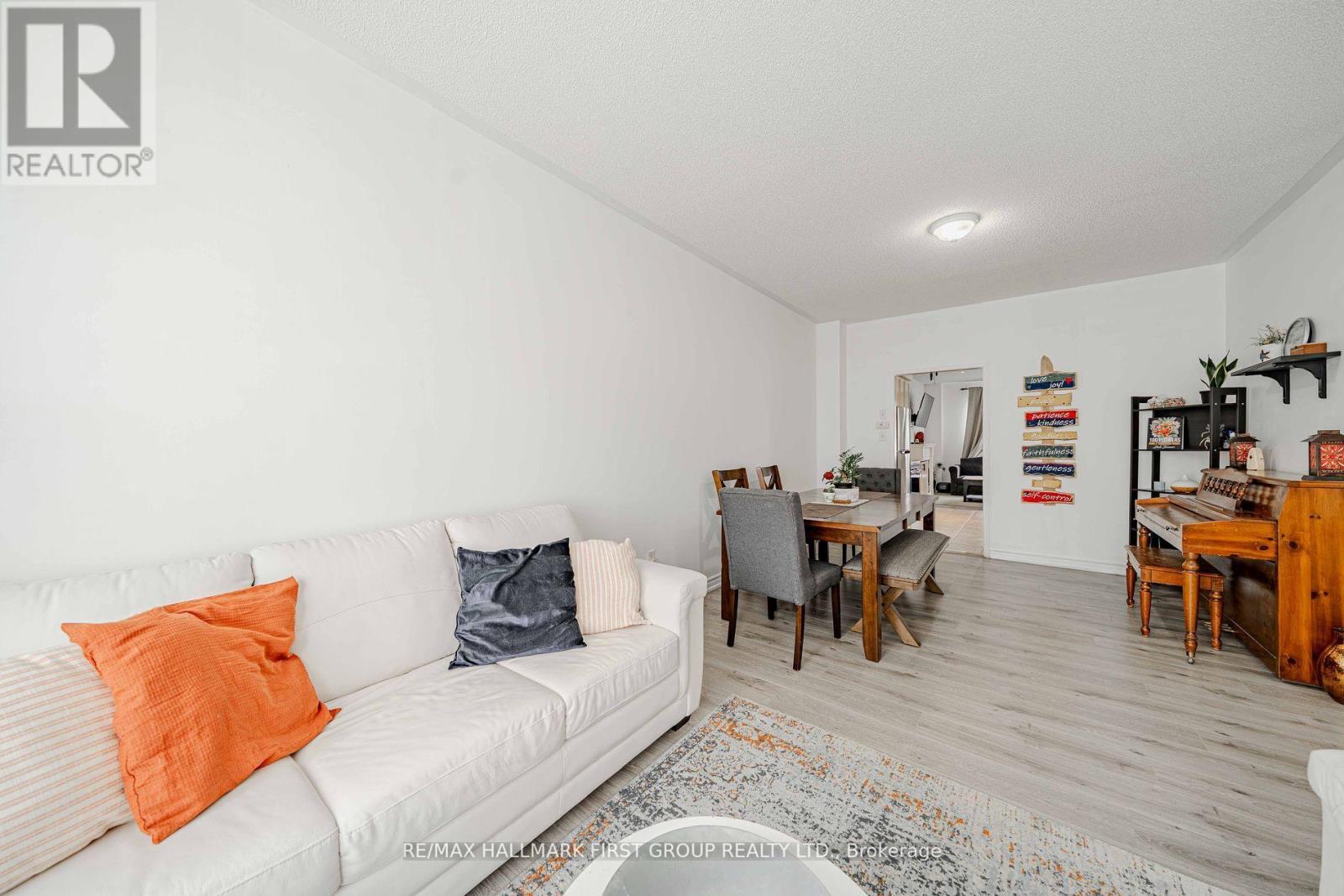 19 Kidd Terrace, Toronto, Ontario  M3J 3S9 - Photo 12 - W12425770