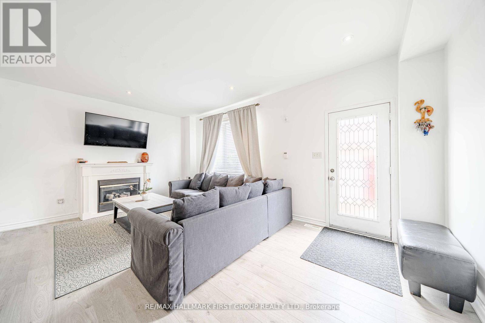 19 Kidd Terrace, Toronto, Ontario  M3J 3S9 - Photo 17 - W12425770