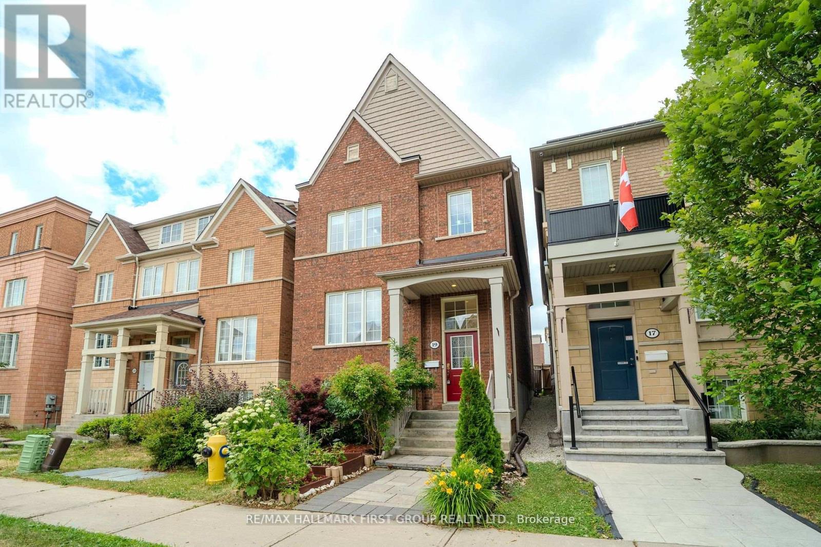 19 Kidd Terrace, Toronto, Ontario  M3J 3S9 - Photo 3 - W12425770