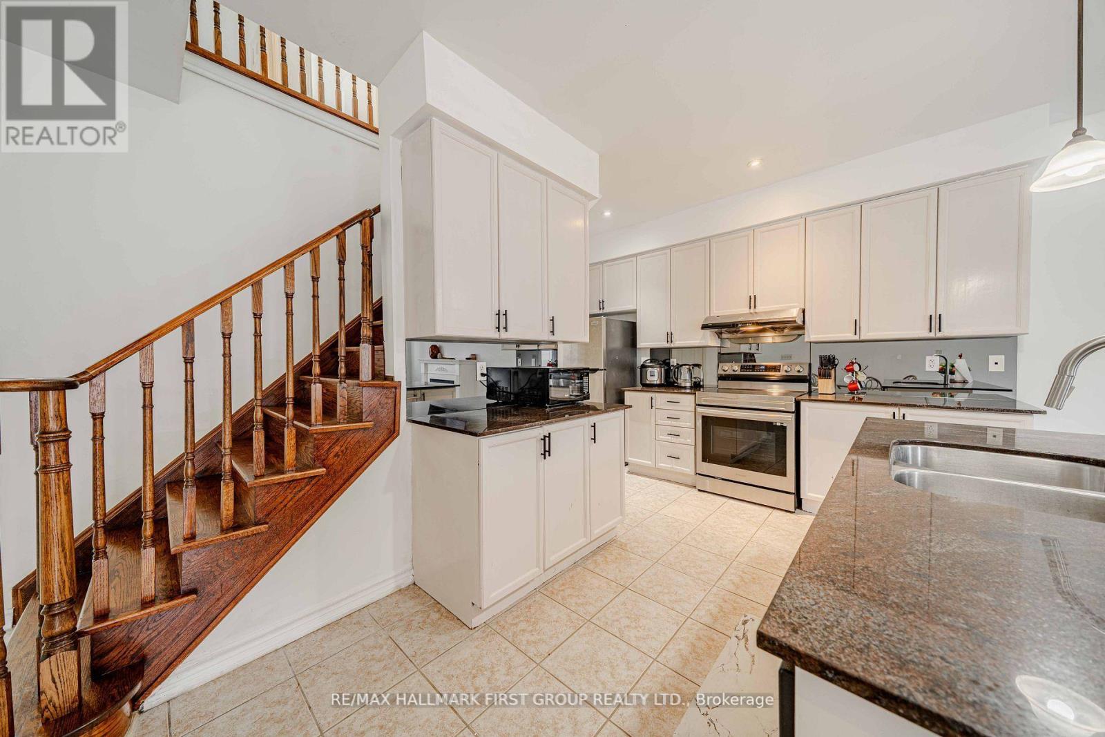 19 Kidd Terrace, Toronto, Ontario  M3J 3S9 - Photo 30 - W12425770
