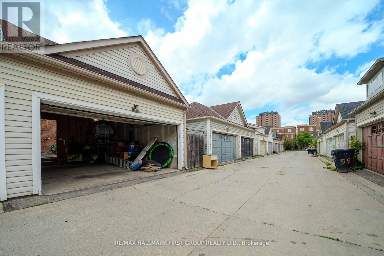 19 Kidd Terrace, Toronto, Ontario  M3J 3S9 - Photo 49 - W12425770