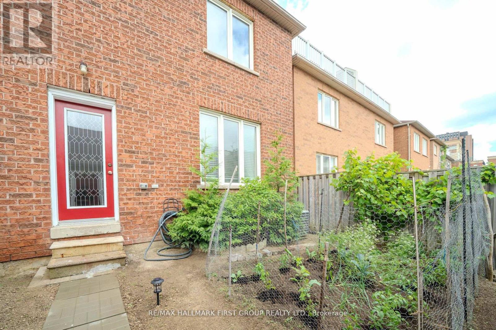 19 Kidd Terrace, Toronto, Ontario  M3J 3S9 - Photo 50 - W12425770