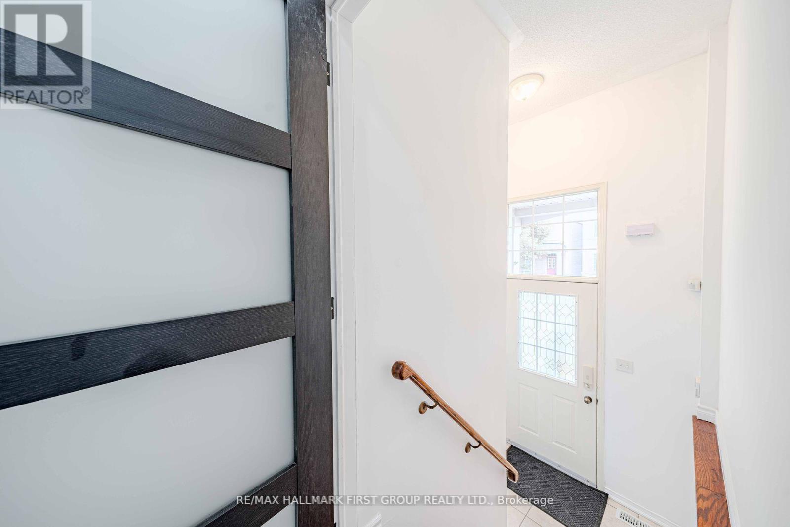 19 Kidd Terrace, Toronto, Ontario  M3J 3S9 - Photo 6 - W12425770