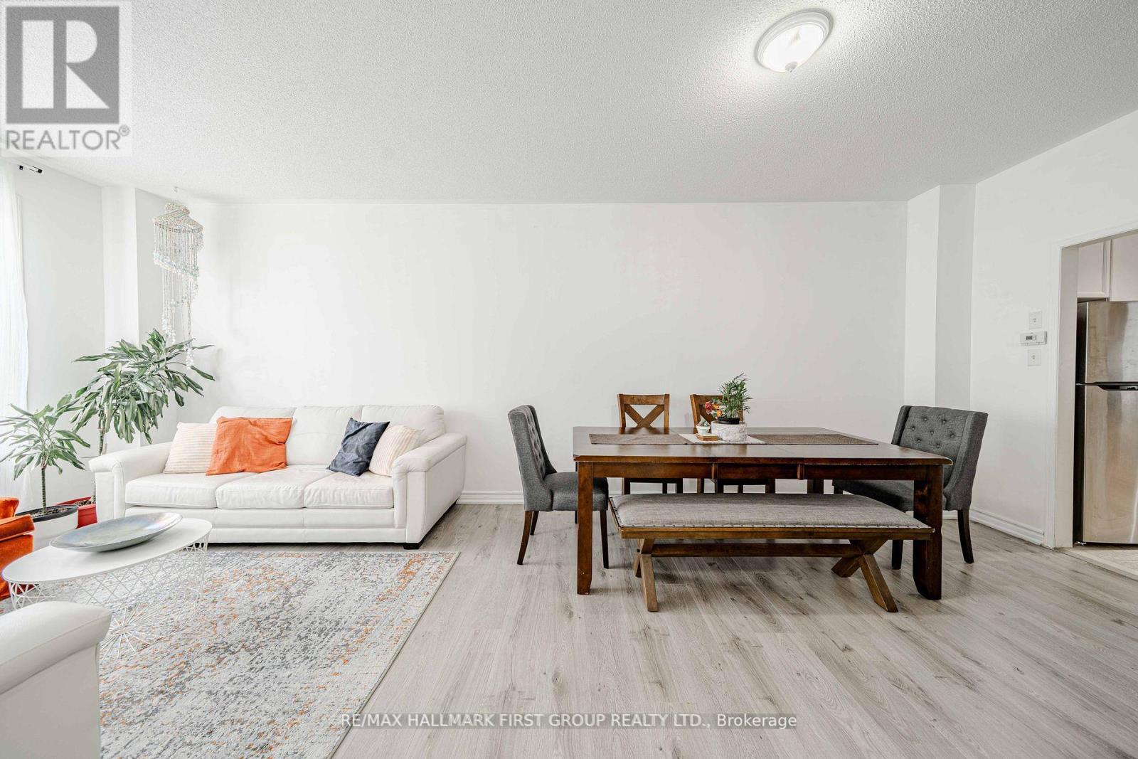 19 Kidd Terrace, Toronto, Ontario  M3J 3S9 - Photo 7 - W12425770