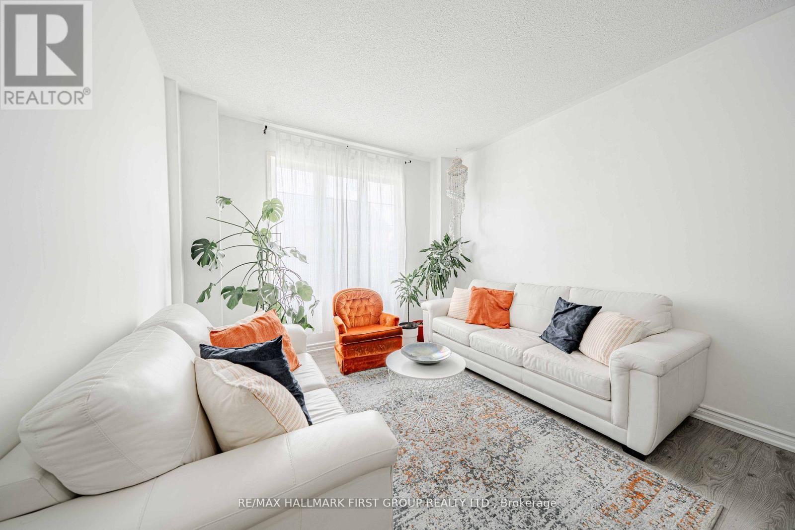 19 Kidd Terrace, Toronto, Ontario  M3J 3S9 - Photo 8 - W12425770