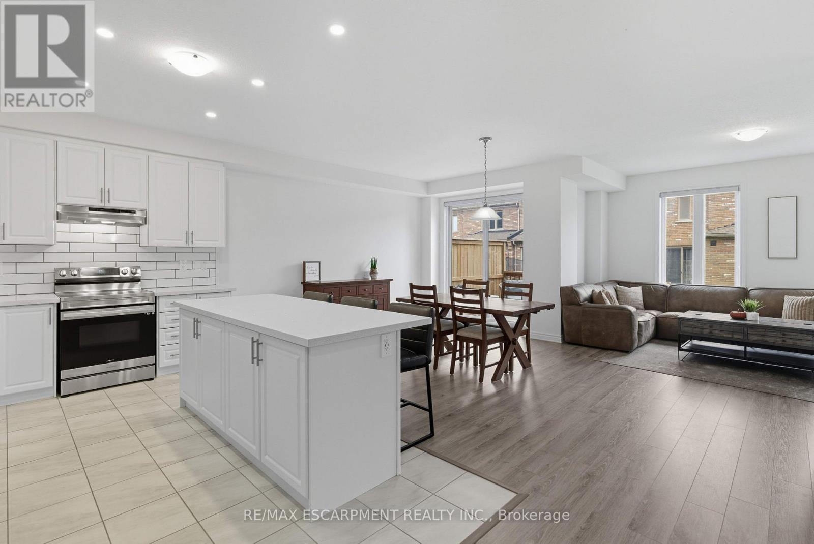 10 Beretta Street, Tillsonburg, Ontario  N4G 0J7 - Photo 3 - X12425711