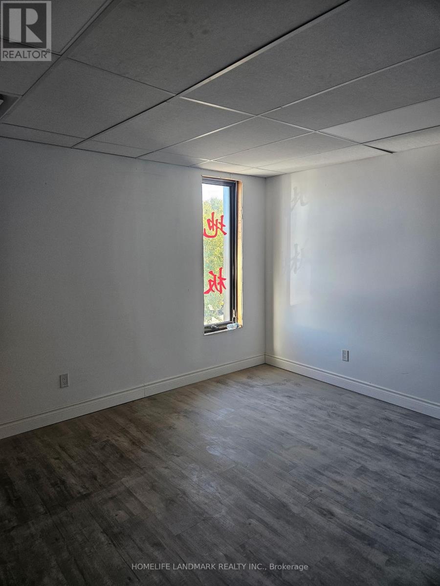 1618 Michael Street, Ottawa, Ontario  K1B 3T7 - Photo 5 - X12425719