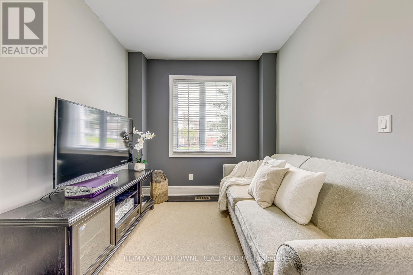 20 Vinegar Hill Street, Hamilton, Ontario  L0R 2H0 - Photo 8 - X12425721