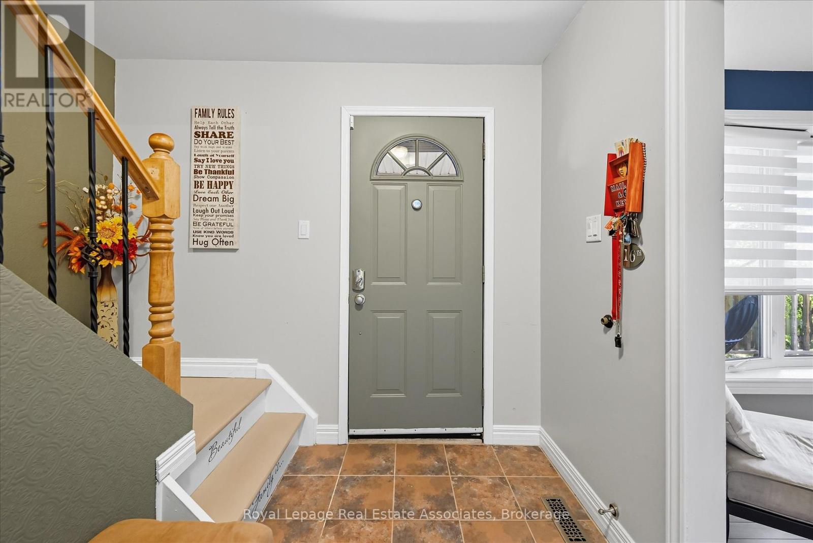 107 Billington Crescent, Hamilton, Ontario  L8T 4R3 - Photo 5 - X12425756