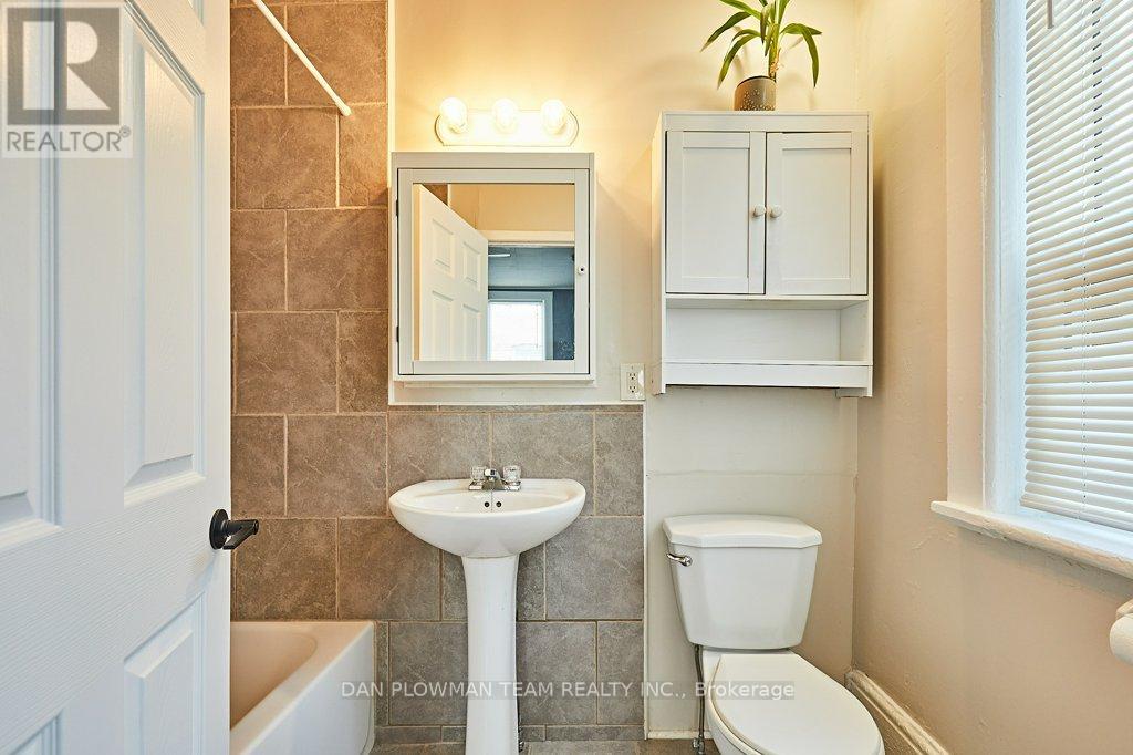 20 Queen Street, Kawartha Lakes, Ontario  K9V 1E9 - Photo 10 - X12425758