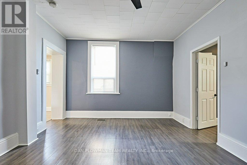 20 Queen Street, Kawartha Lakes, Ontario  K9V 1E9 - Photo 11 - X12425758