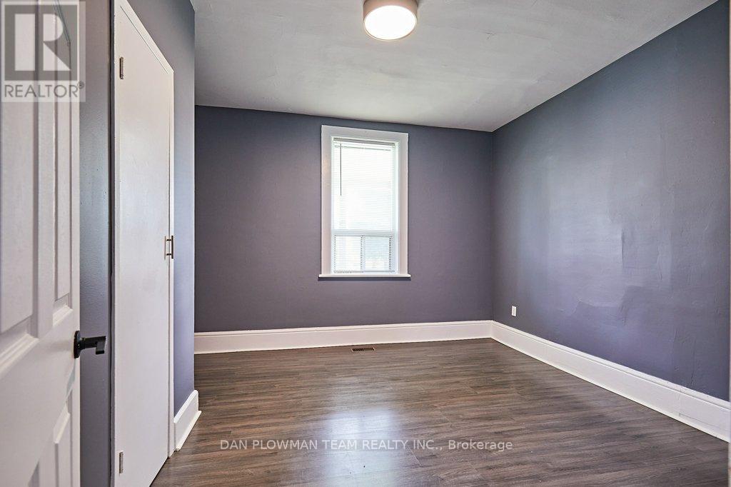 20 Queen Street, Kawartha Lakes, Ontario  K9V 1E9 - Photo 12 - X12425758