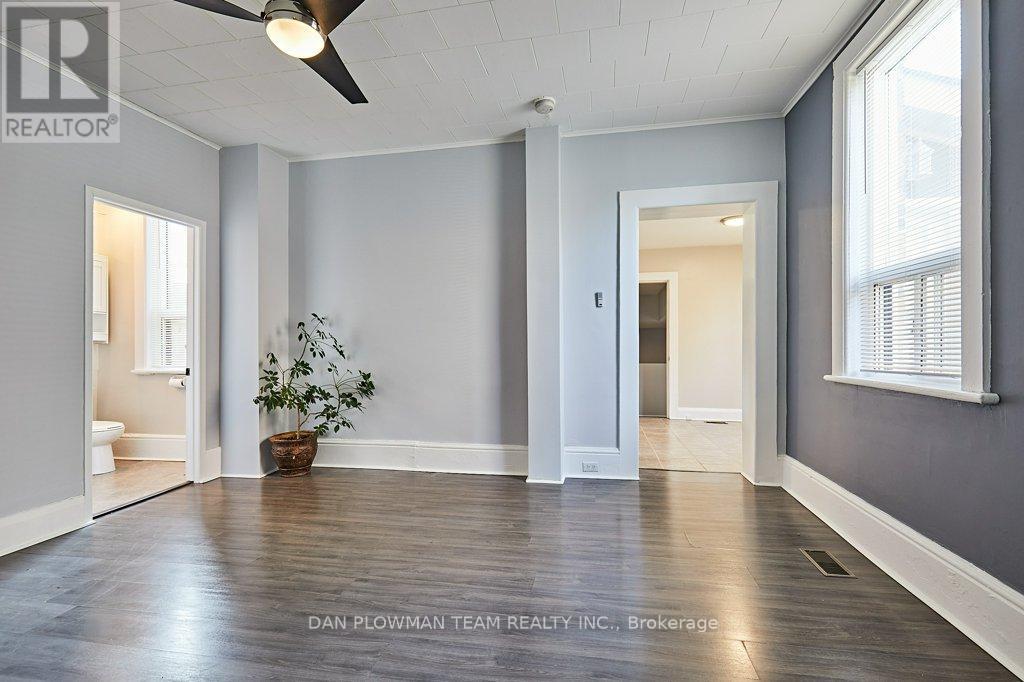 20 Queen Street, Kawartha Lakes, Ontario  K9V 1E9 - Photo 13 - X12425758