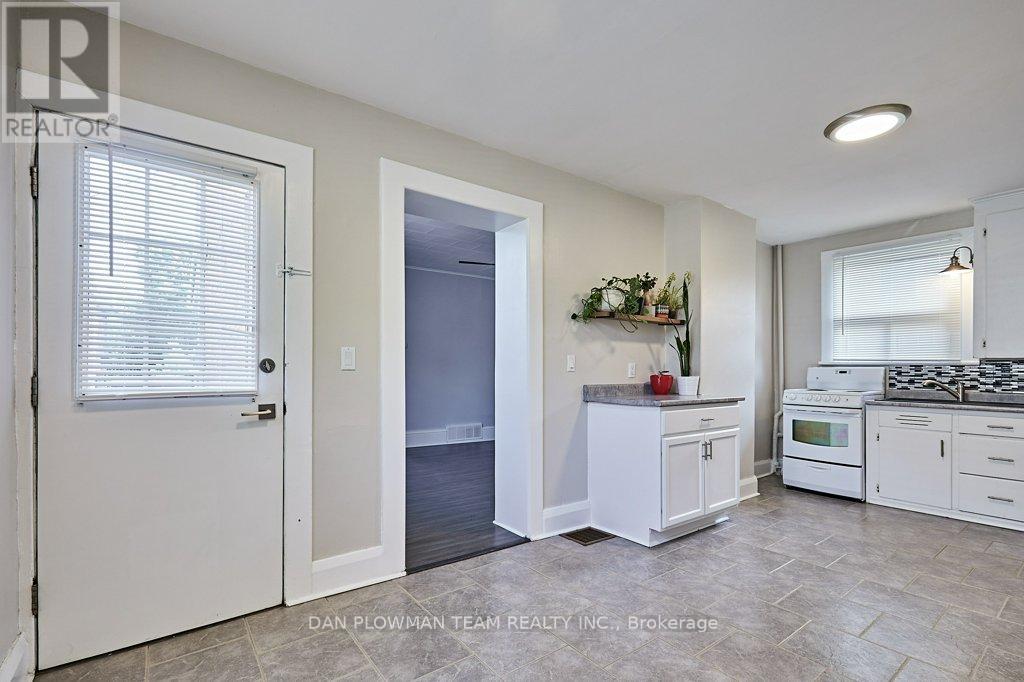 20 Queen Street, Kawartha Lakes, Ontario  K9V 1E9 - Photo 5 - X12425758