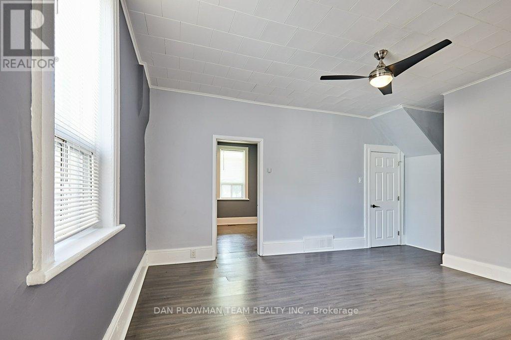 20 Queen Street, Kawartha Lakes, Ontario  K9V 1E9 - Photo 8 - X12425758