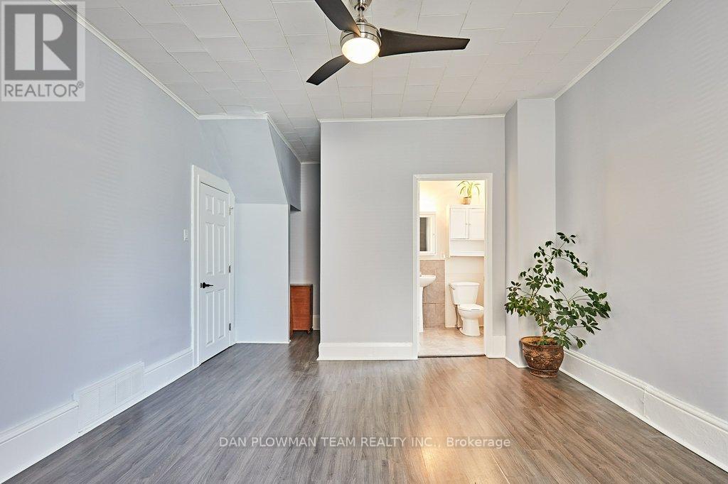 20 Queen Street, Kawartha Lakes, Ontario  K9V 1E9 - Photo 9 - X12425758