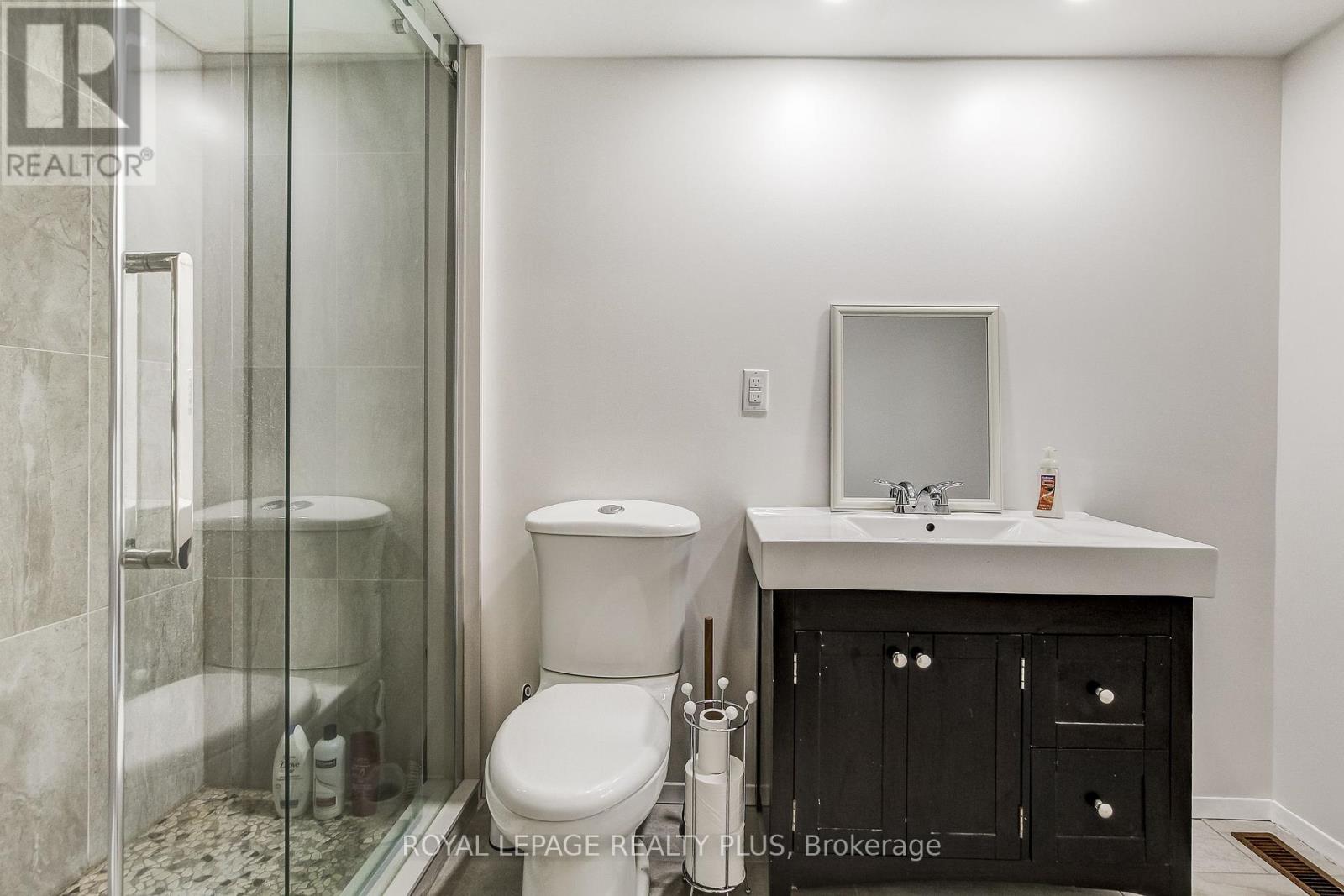 6062 Barker Street, Niagara Falls, Ontario  L2G 1Y4 - Photo 10 - X12425765