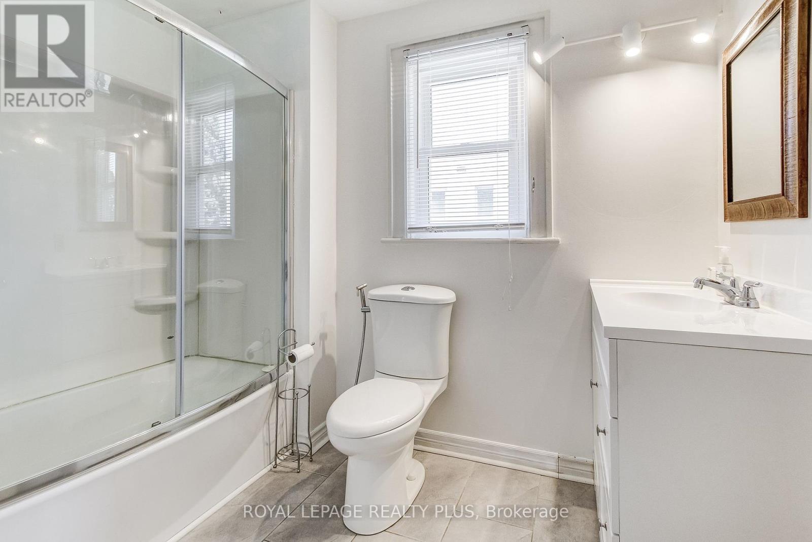 6062 Barker Street, Niagara Falls, Ontario  L2G 1Y4 - Photo 14 - X12425765