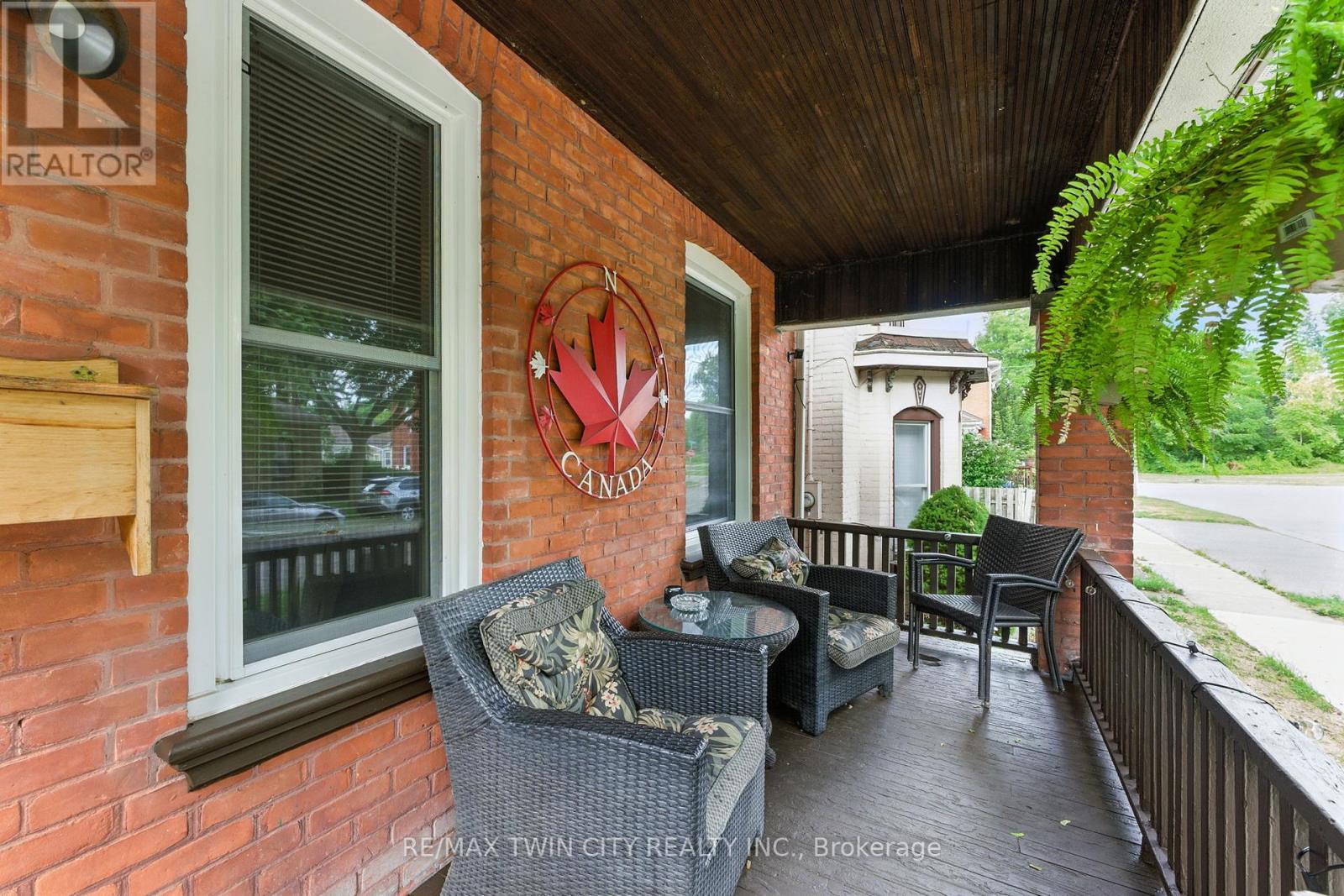 7 Superior Street, Brantford, Ontario  N3S 2J9 - Photo 4 - X12425801