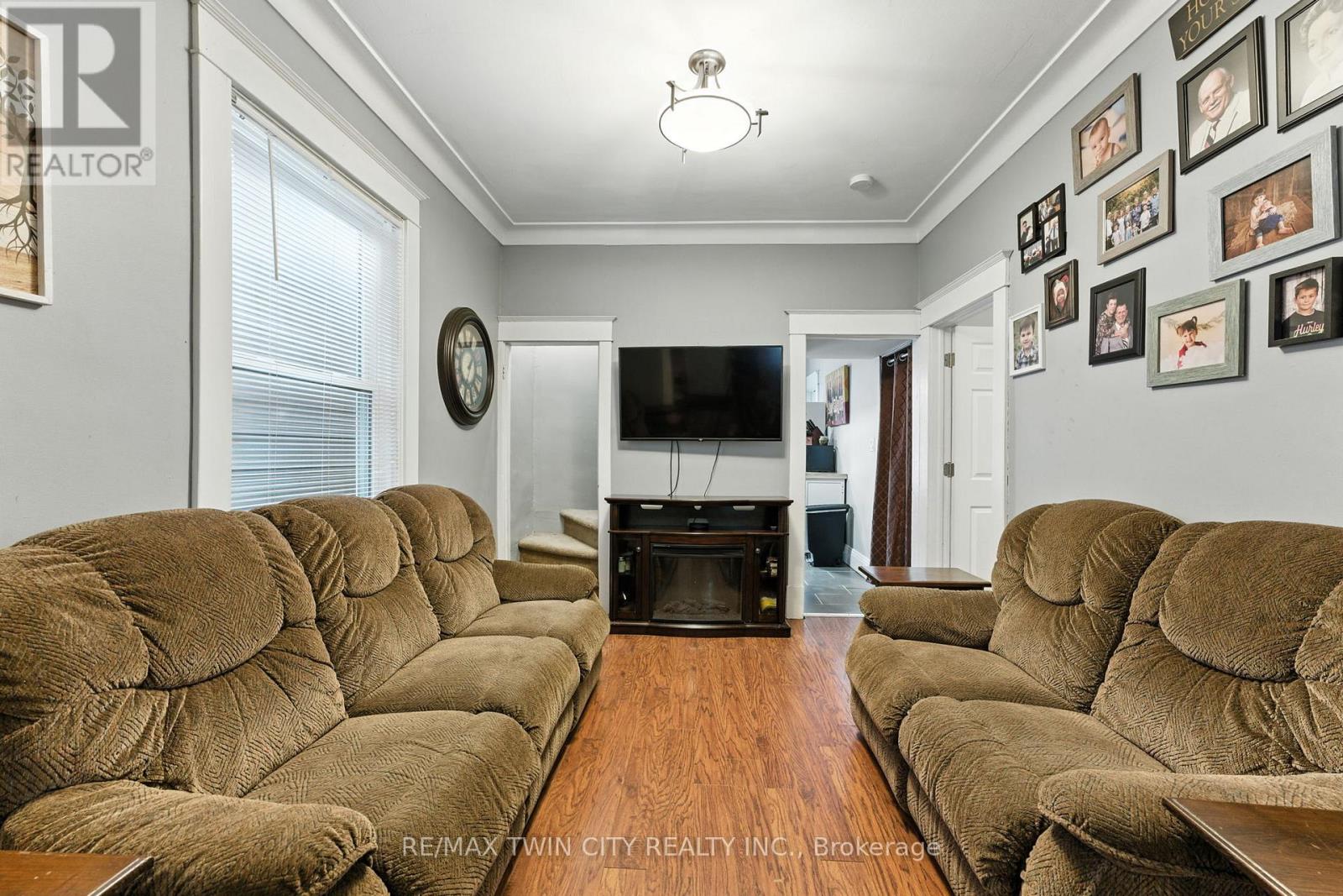 7 Superior Street, Brantford, Ontario  N3S 2J9 - Photo 7 - X12425801