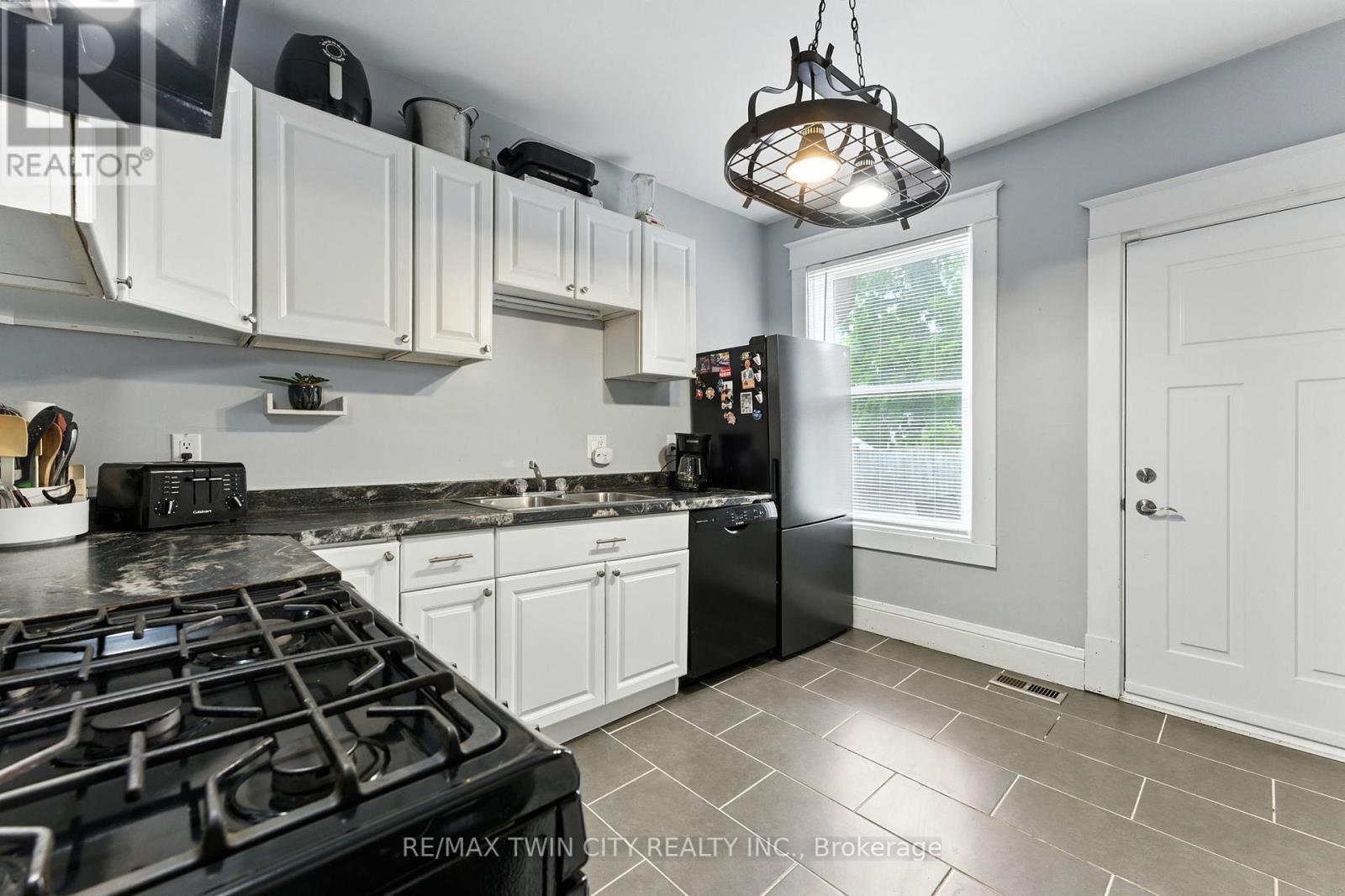 7 Superior Street, Brantford, Ontario  N3S 2J9 - Photo 9 - X12425801