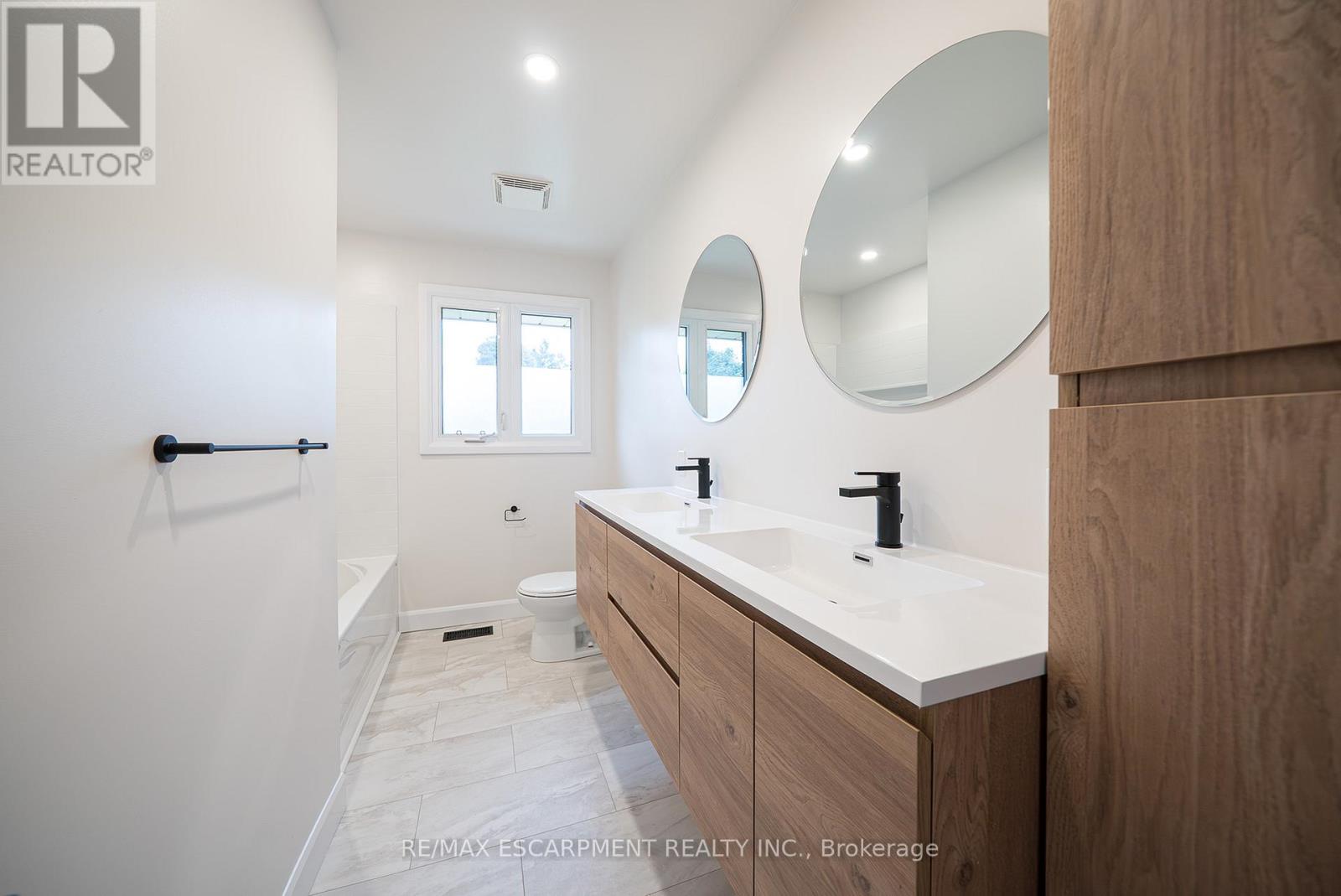 91 Varadi Avenue, Brantford, Ontario  N3R 3N4 - Photo 18 - X12425809