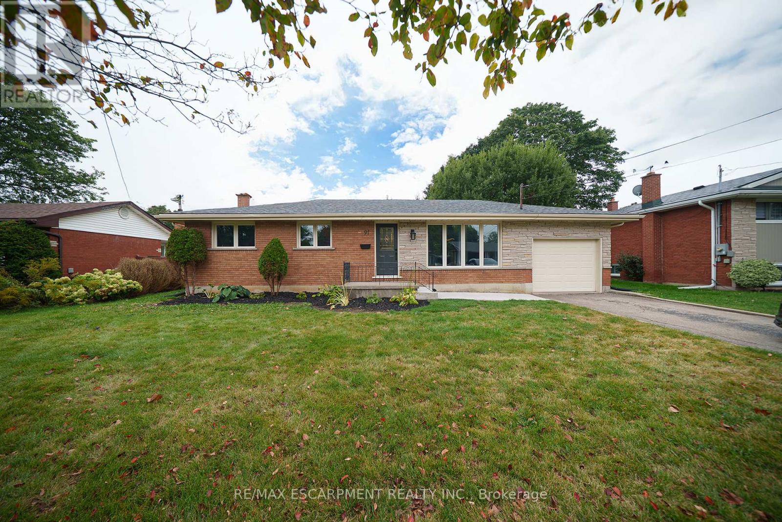 91 Varadi Avenue, Brantford, Ontario  N3R 3N4 - Photo 2 - X12425809
