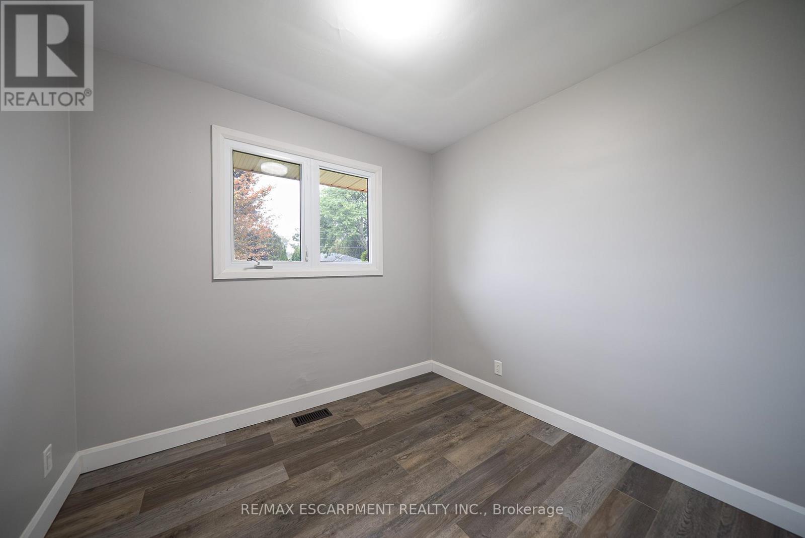 91 Varadi Avenue, Brantford, Ontario  N3R 3N4 - Photo 20 - X12425809