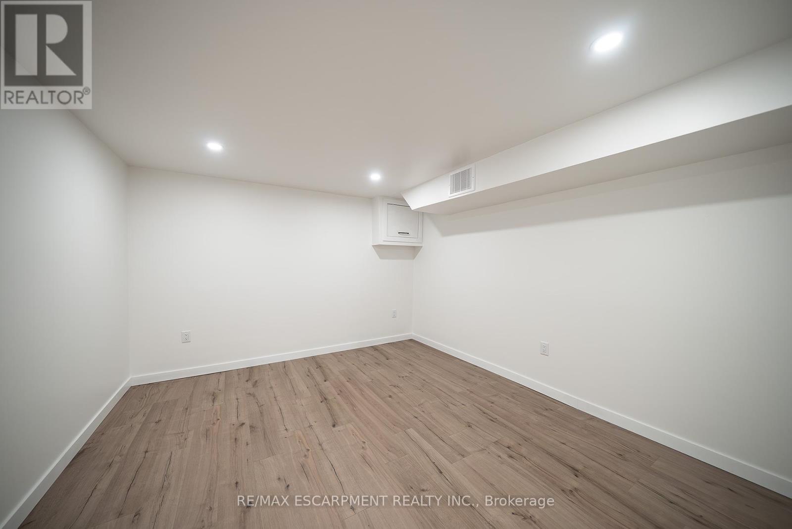 91 Varadi Avenue, Brantford, Ontario  N3R 3N4 - Photo 25 - X12425809