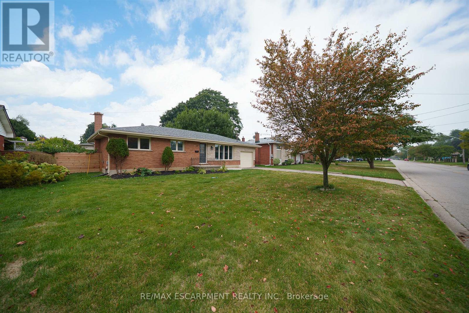 91 Varadi Avenue, Brantford, Ontario  N3R 3N4 - Photo 3 - X12425809