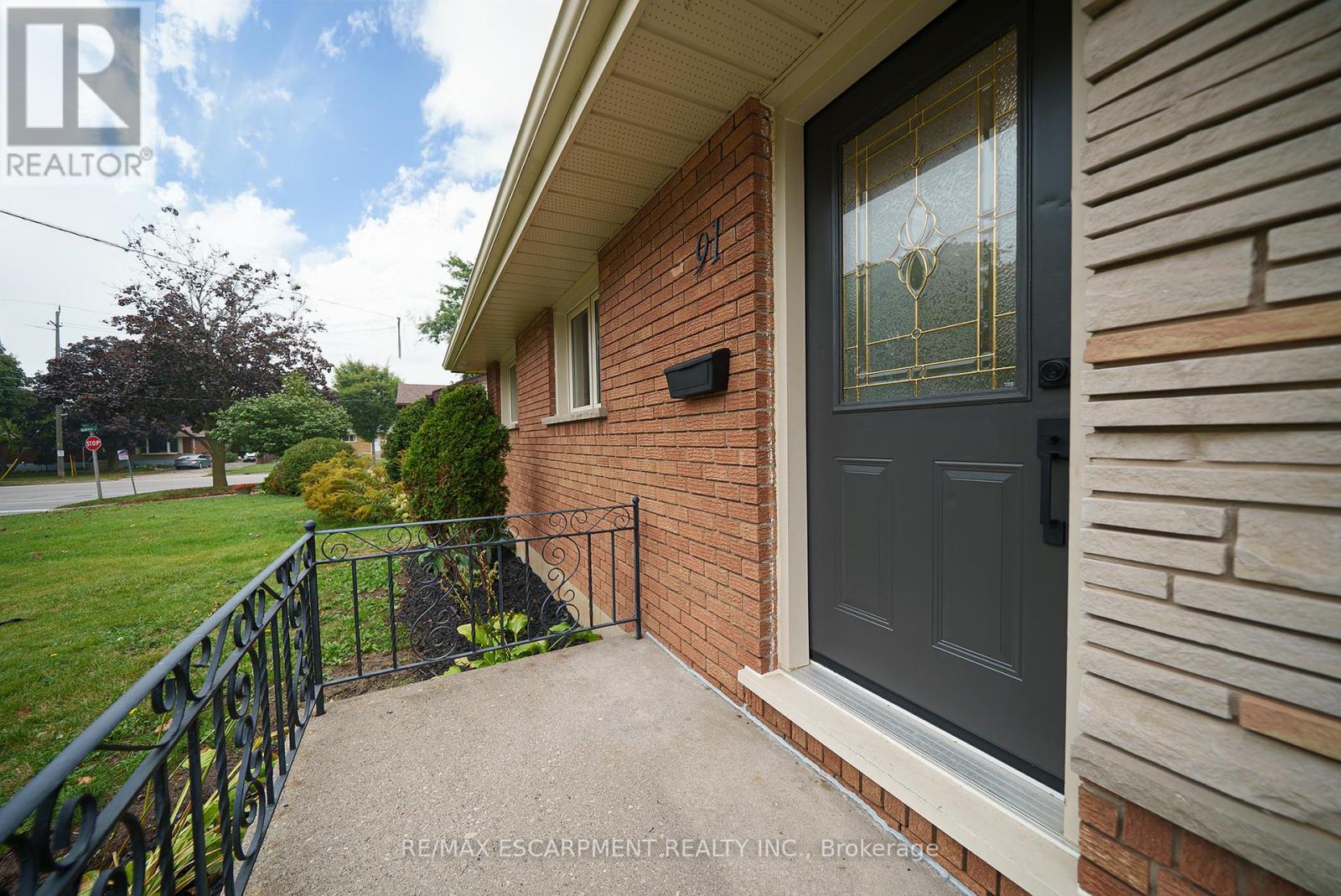 91 Varadi Avenue, Brantford, Ontario  N3R 3N4 - Photo 4 - X12425809