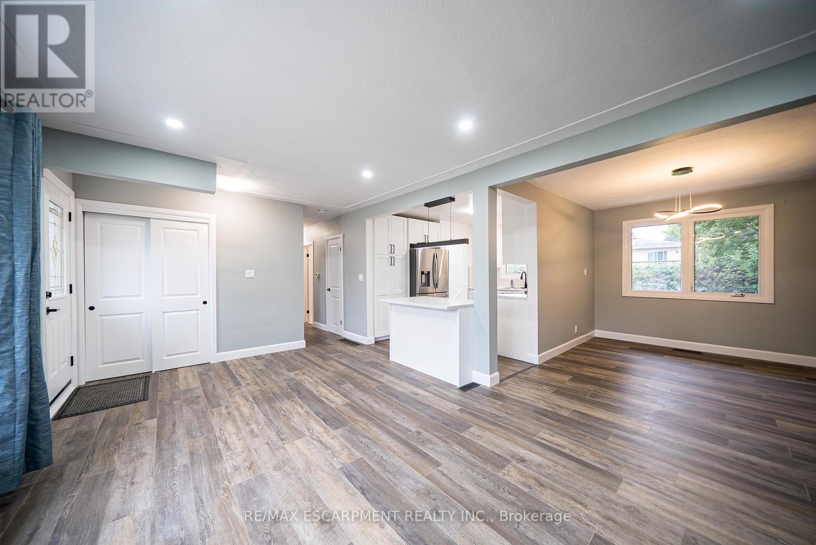 91 Varadi Avenue, Brantford, Ontario  N3R 3N4 - Photo 6 - X12425809