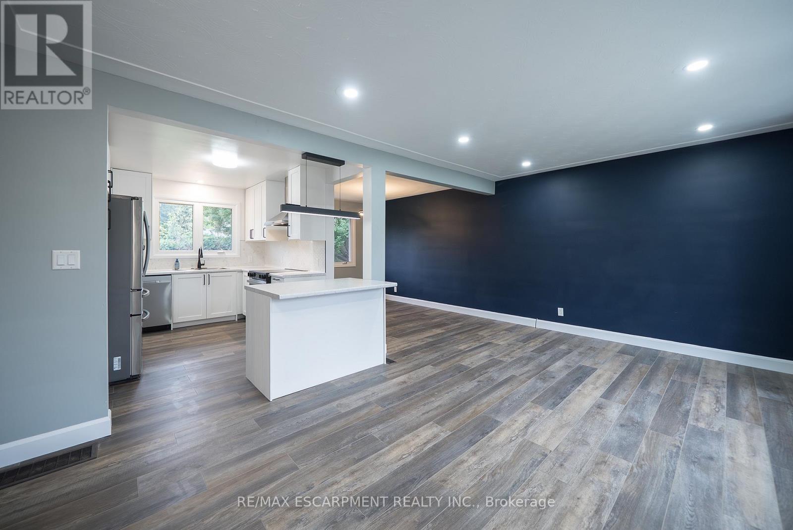 91 Varadi Avenue, Brantford, Ontario  N3R 3N4 - Photo 8 - X12425809
