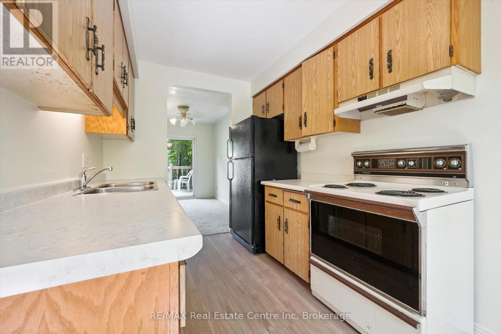 177 Ironwood Road, Guelph (Kortright West), Ontario  N1G 3P5 - Photo 11 - X12426004
