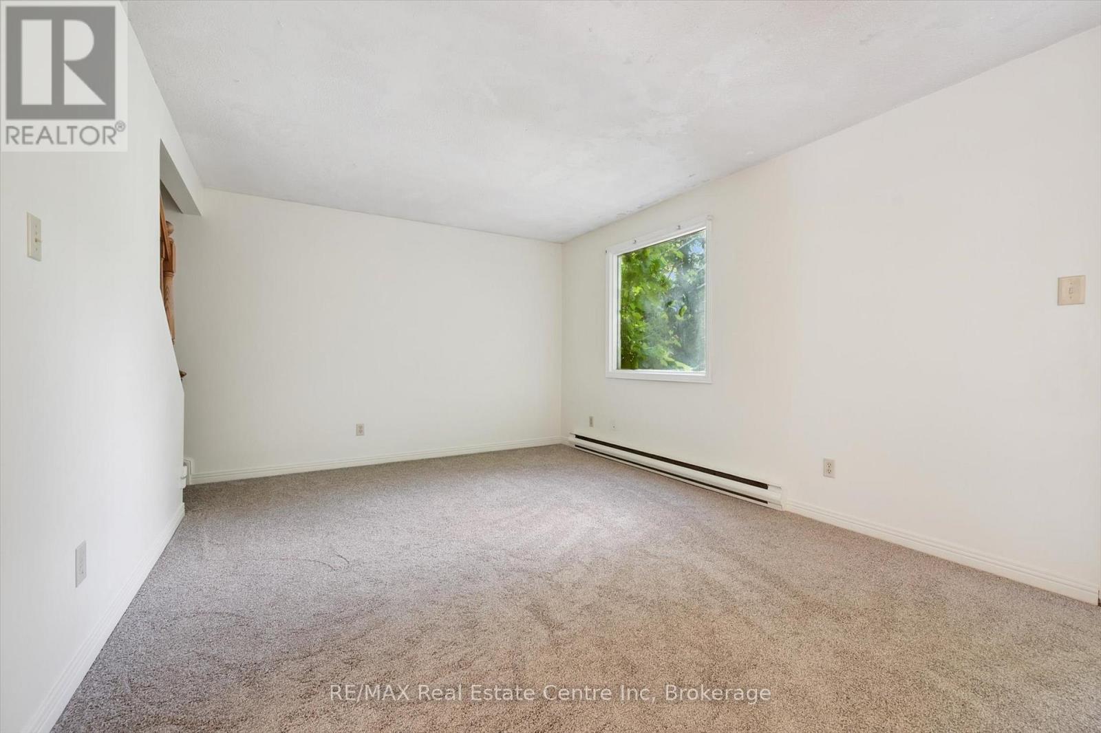 177 Ironwood Road, Guelph (Kortright West), Ontario  N1G 3P5 - Photo 4 - X12426004